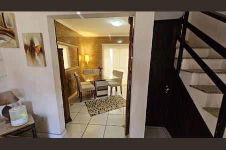 Casa à venda com 164m², 4 quartos e 3 vagasEscada