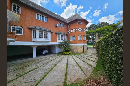 Casa de condomínio à venda com 667m², 4 quartos e 9 vagasFoto 01