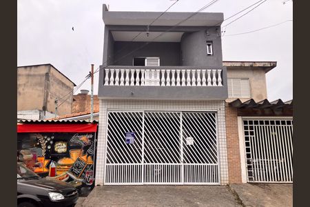 Casa à venda com 112m², 4 quartos e 2 vagas Casa à venda com 112m², 4 quartos e 2 vagasFachada