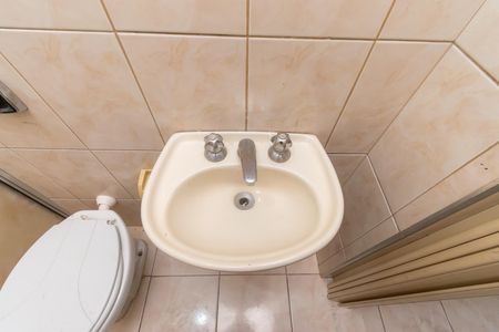 Casa à venda com 112m², 4 quartos e 2 vagas Casa à venda com 112m², 4 quartos e 2 vagasBanheiro