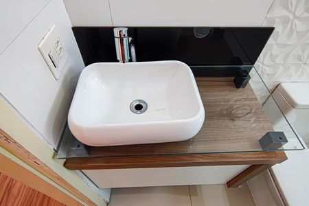 Apartamento à venda com 61m², 2 quartos e 1 vaga Apartamento à venda com 61m², 2 quartos e 1 vagaBanheiro