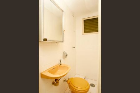 Lavabo de apartamento à venda com 2 quartos, 56m² em Santana, Porto Alegre