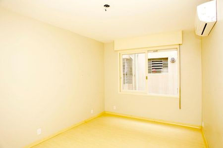 Quarto 2 de apartamento à venda com 2 quartos, 56m² em Santana, Porto Alegre