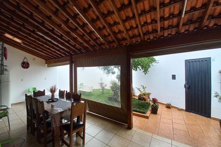 Casa à venda com 160m², 3 quartos e 3 vagas Casa à venda com 160m², 3 quartos e 3 vagasVista da Sala