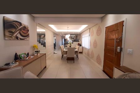 Casa à venda com 480m², 4 quartos e 4 vagas Casa à venda com 480m², 4 quartos e 4 vagasSala de Jantar