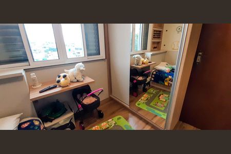 Casa à venda com 480m², 4 quartos e 4 vagas Casa à venda com 480m², 4 quartos e 4 vagasQuarto 2