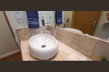 Casa à venda com 480m², 4 quartos e 4 vagas Casa à venda com 480m², 4 quartos e 4 vagasBanheiro