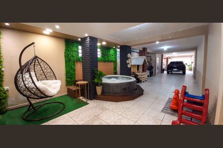 Casa à venda com 480m², 4 quartos e 4 vagas Casa à venda com 480m², 4 quartos e 4 vagasÁrea comum