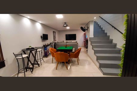 Casa à venda com 480m², 4 quartos e 4 vagas Casa à venda com 480m², 4 quartos e 4 vagasÁrea comum