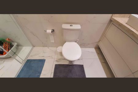 Casa à venda com 480m², 4 quartos e 4 vagas Casa à venda com 480m², 4 quartos e 4 vagasBanheiro da Suíte