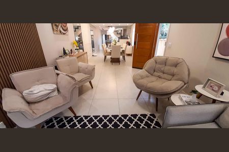 Casa à venda com 480m², 4 quartos e 4 vagas Casa à venda com 480m², 4 quartos e 4 vagasSala