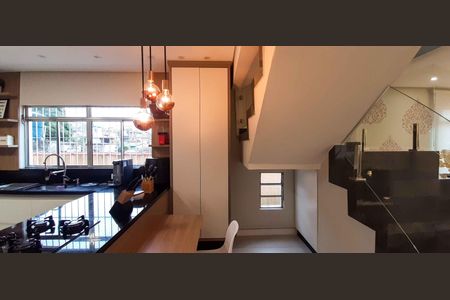 Casa à venda com 480m², 4 quartos e 4 vagas Casa à venda com 480m², 4 quartos e 4 vagasCozinha