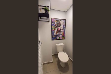 Casa à venda com 480m², 4 quartos e 4 vagas Casa à venda com 480m², 4 quartos e 4 vagasÁrea comum - Banheiro