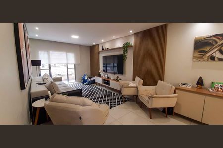 Casa à venda com 480m², 4 quartos e 4 vagas Casa à venda com 480m², 4 quartos e 4 vagasSala