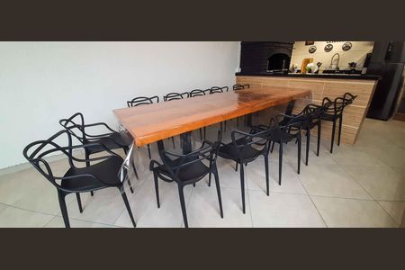 Casa à venda com 480m², 4 quartos e 4 vagas Casa à venda com 480m², 4 quartos e 4 vagasEspaço Gourmet