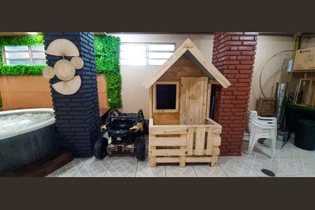 Casa à venda com 480m², 4 quartos e 4 vagas Casa à venda com 480m², 4 quartos e 4 vagasÁrea comum