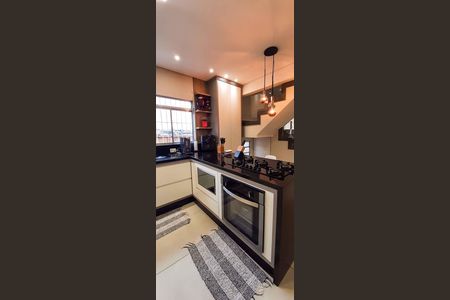 Casa à venda com 480m², 4 quartos e 4 vagas Casa à venda com 480m², 4 quartos e 4 vagasCozinha