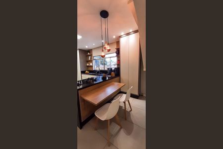 Casa à venda com 480m², 4 quartos e 4 vagas Casa à venda com 480m², 4 quartos e 4 vagasCozinha
