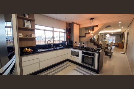 Casa à venda com 480m², 4 quartos e 4 vagas Casa à venda com 480m², 4 quartos e 4 vagasCozinha