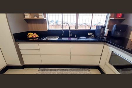 Casa à venda com 480m², 4 quartos e 4 vagas Casa à venda com 480m², 4 quartos e 4 vagasCozinha