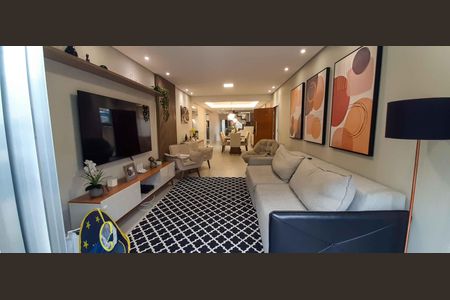 Casa à venda com 480m², 4 quartos e 4 vagas Casa à venda com 480m², 4 quartos e 4 vagasSala