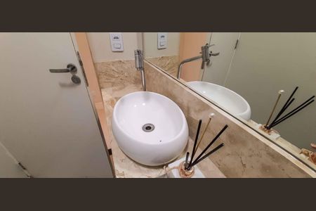 Casa à venda com 480m², 4 quartos e 4 vagas Casa à venda com 480m², 4 quartos e 4 vagasLavabo