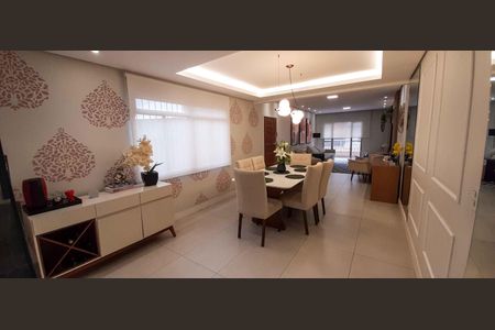 Casa à venda com 480m², 4 quartos e 4 vagas Casa à venda com 480m², 4 quartos e 4 vagasSala de Jantar