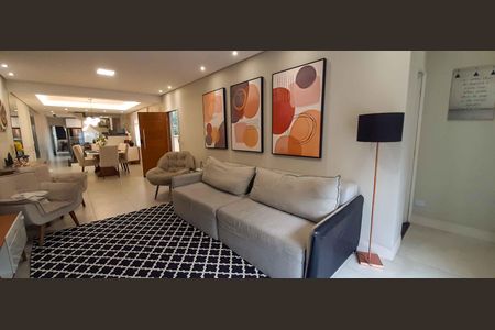 Casa à venda com 480m², 4 quartos e 4 vagas Casa à venda com 480m², 4 quartos e 4 vagasSala