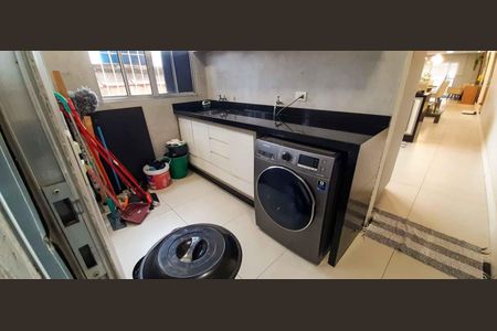 Casa à venda com 480m², 4 quartos e 4 vagas Casa à venda com 480m², 4 quartos e 4 vagasÁrea de Serviço