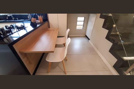 Casa à venda com 480m², 4 quartos e 4 vagas Casa à venda com 480m², 4 quartos e 4 vagasCozinha