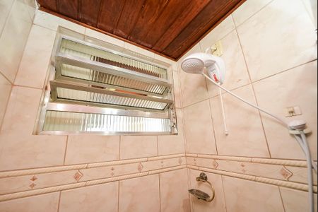 Banheiro de apartamento para alugar com 3 quartos, 73m² em Jardim Califórnia, Porto Alegre
