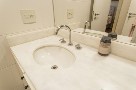 Apartamento à venda com 95m², 3 quartos e 2 vagas Apartamento à venda com 95m², 3 quartos e 2 vagasBanheiro da Suíte