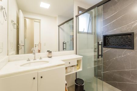 Apartamento à venda com 95m², 3 quartos e 2 vagas Apartamento à venda com 95m², 3 quartos e 2 vagasBanheiro da Suíte