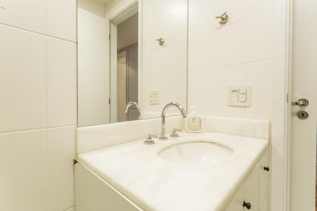 Apartamento à venda com 95m², 3 quartos e 2 vagas Apartamento à venda com 95m², 3 quartos e 2 vagasBanheiro Social
