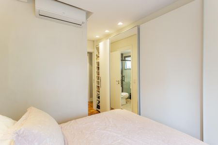 Apartamento à venda com 95m², 3 quartos e 2 vagas Apartamento à venda com 95m², 3 quartos e 2 vagasSuíte