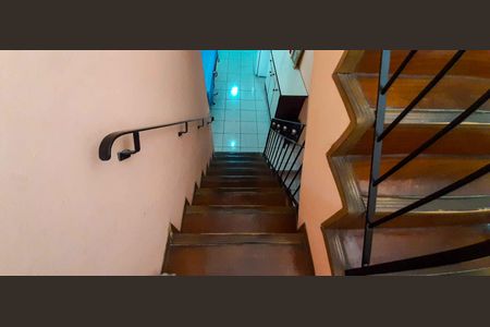 Casa à venda com 172m², 3 quartos e 3 vagas Casa à venda com 172m², 3 quartos e 3 vagasEscada