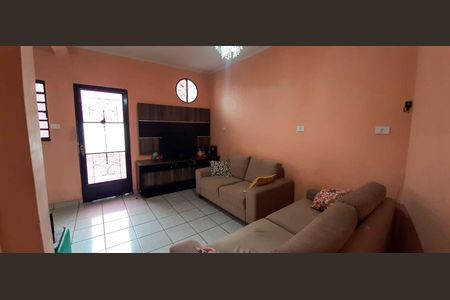 Casa à venda com 172m², 3 quartos e 3 vagas Casa à venda com 172m², 3 quartos e 3 vagasSala