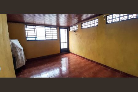 Casa à venda com 172m², 3 quartos e 3 vagas Casa à venda com 172m², 3 quartos e 3 vagasEscritório