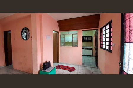 Casa à venda com 172m², 3 quartos e 3 vagas Casa à venda com 172m², 3 quartos e 3 vagasSala