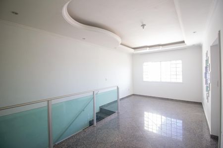 Casa à venda com 361m², 3 quartos e 6 vagasSala