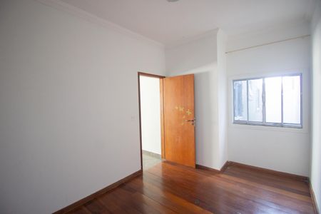 Casa à venda com 361m², 3 quartos e 6 vagasQuarto 2