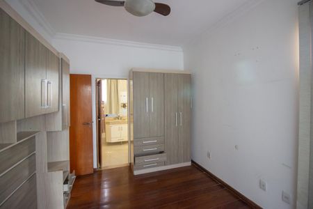 Casa à venda com 361m², 3 quartos e 6 vagasSuíte