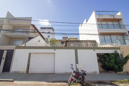 Casa à venda com 361m², 3 quartos e 6 vagasFachada