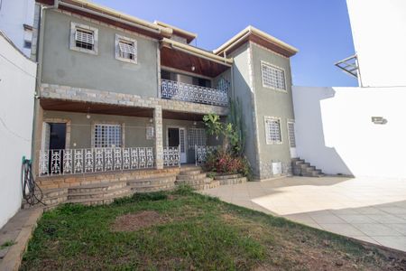 Casa à venda com 361m², 3 quartos e 6 vagasQuintal