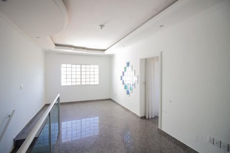 Casa à venda com 361m², 3 quartos e 6 vagasSala