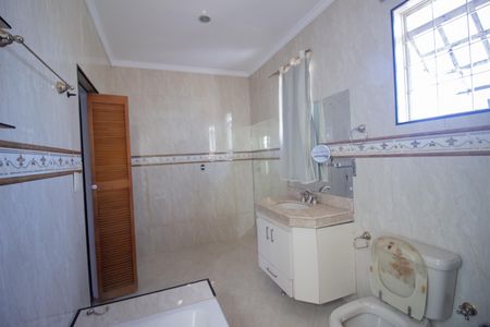 Casa à venda com 361m², 3 quartos e 6 vagasBanheiro da Suíte