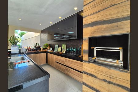 Casa de condomínio à venda com 680m², 5 quartos e 3 vagas Casa de condomínio à venda com 680m², 5 quartos e 3 vagasVaranda gourmet