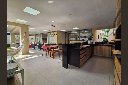 Casa de condomínio à venda com 680m², 5 quartos e 3 vagas Casa de condomínio à venda com 680m², 5 quartos e 3 vagasVaranda gourmet
