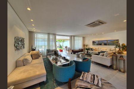 Casa de condomínio à venda com 680m², 5 quartos e 3 vagas Casa de condomínio à venda com 680m², 5 quartos e 3 vagasSala