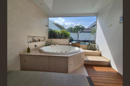 Casa de condomínio à venda com 680m², 5 quartos e 3 vagas Casa de condomínio à venda com 680m², 5 quartos e 3 vagasÁrea comum